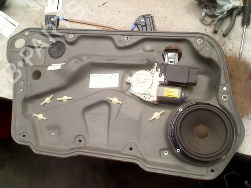 Raammechaniek links voor VW GOLF IV Variant (1J5) 1.6 (101 hp) 31259984