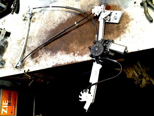 Used Front left window mechanism PEUGEOT 206 CC (2D) 1.6 16V (2DNFUF, 2DNFUR) (109 hp) 31260175