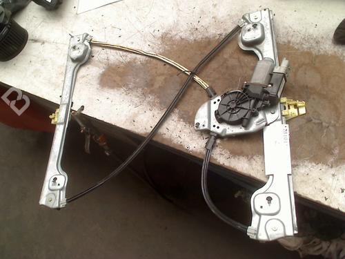 Used Front left window mechanism Front left window mechanism PEUGEOT 1007 (KM_) 1.4 (75 hp) 33984675 33984675