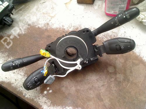 Commodo Essuie Glace / Phare Commodo Essuie Glace / Phare CITROËN C3 I (FC_, FN_) 1.4 16V (88 hp) 35947309 35947309