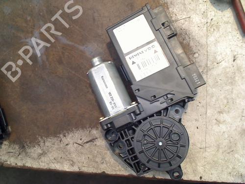 Rudehejsemotor forskærm højre AUDI A4 B6 (8E2) 2.0 (130 hp) 31147559