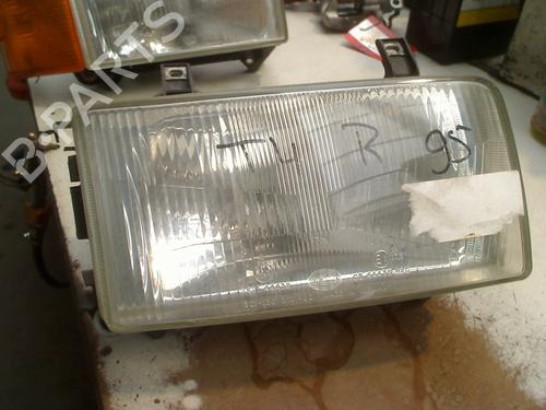 Used Right headlight VW TRANSPORTER T4 Van (70A, 70H, 7DA, 7DH) 2.5 Syncro (110 hp) 31128095