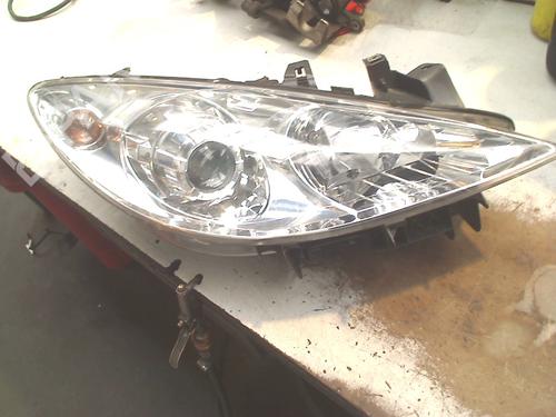Used Right headlight PEUGEOT 307 SW (3H) 2.0 16V (140 hp) 32481136