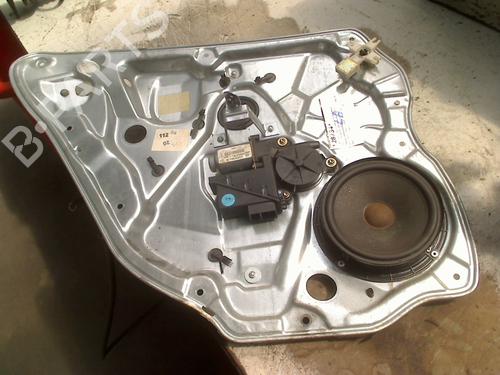 Rudehejsemekanisme venstre bagtil VW POLO IV (9N_, 9A_) 1.4 16V (75 hp) 31259959