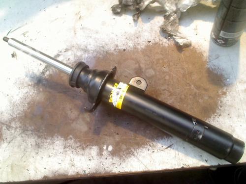 Højre fortil støddæmper BMW X1 (F48) sDrive 20 d (190 hp) 33021727