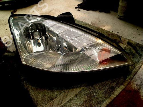 Used Right headlight FORD FOCUS I Turnier (DNW) 1.6 16V (100 hp) 30624673