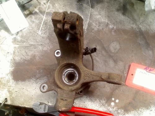 Used Right front steering knuckle Right front steering knuckle PEUGEOT 107 (PM_, PN_) 1.0 (68 hp) 34007874 34007874
