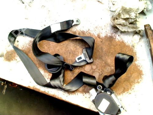 Cinto de segurança frente direito VW GOLF VI Variant (AJ5) 1.6 TDI (105 hp) 31312281