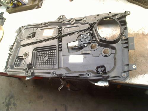 Lève-vitre avant gauche FORD FIESTA V (JH_, JD_) 1.25 16V (70 hp) 30320497