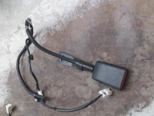 Used Seat buckle Seat buckle TOYOTA YARIS (_P13_) 1.3 (NSP130_, NSP130) (99 hp) 39720275 39720275
