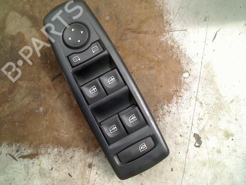 switch-renault-megane-iii-hatchback-bz01_-b3_-2008-36139467 main image