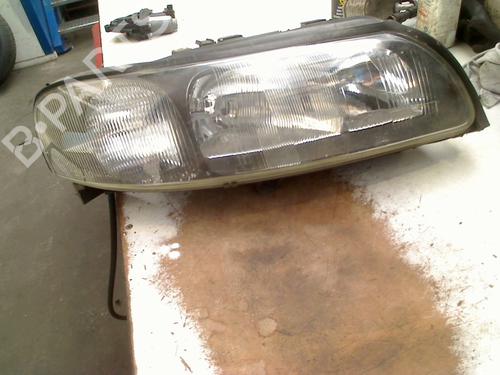 Used Right headlight VOLVO V70 II (285) 2.4 T (200 hp) 31128111