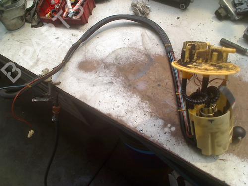 Used Fuel pump VOLVO S60 I (384) 2.4 (170 hp) 28609683