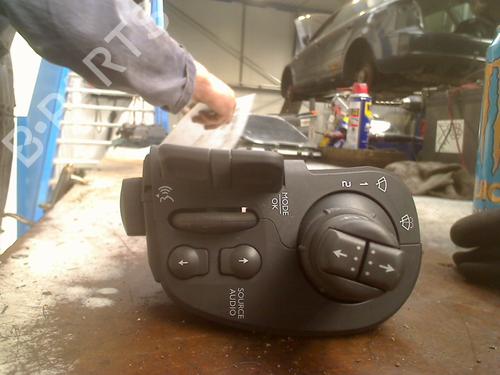 Used Steering column stalk Steering column stalk RENAULT CLIO III (BR0/1, CR0/1) 1.2 16V (BR02, BR0J, BR11, CR02, CR0J, CR11) (75 hp) 29160276 29160276
