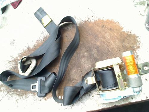 Cinto de segurança frente esquerdo HYUNDAI GETZ (TB) 1.1 (63 hp) 33029416