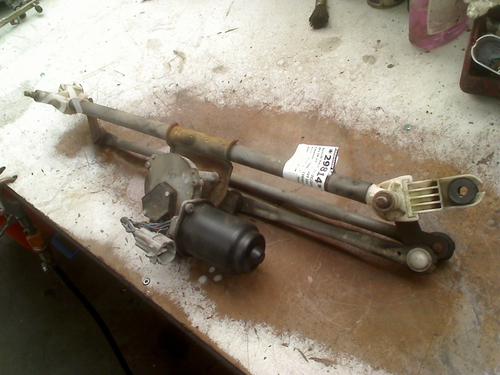 Used Front wipers mechanism Front wipers mechanism SUZUKI SWIFT III (MZ, EZ) 1.3 (RS413, ZC11S) (92 hp) 34367912 34367912