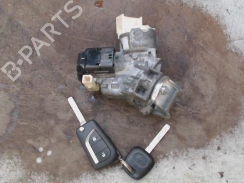 Used Switch Switch TOYOTA YARIS (_P13_) 1.3 (NSP130_, NSP130) (99 hp) 40533772 40533772