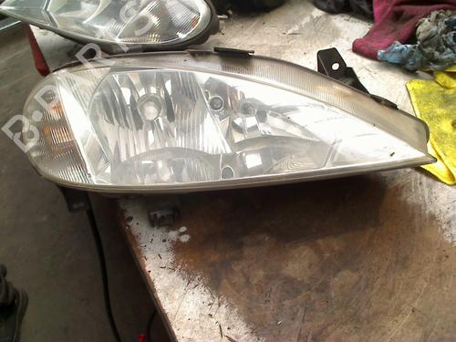 Used Right headlight RENAULT MEGANE I Classic (LA0/1_) 1.4 16V (LA0D, LA1H, lA0W, LA10) (95 hp) 31128197