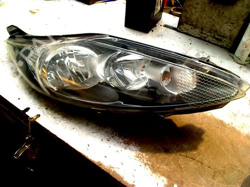 Used Right headlight FORD FIESTA VI (CB1, CCN) 1.25 (60 hp) 31128243