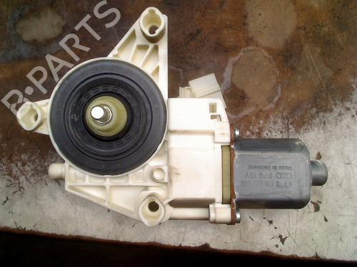 Rudehejsemotor bagstkærm højre MERCEDES-BENZ E-CLASS (W212) E 63 AMG (212.074) (525 hp) 31147461