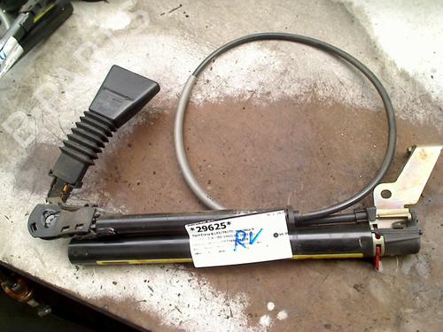 Sikkerhedssele-spænde Sikkerhedssele-spænde OPEL CORSA B (S93) 1.4 i (F08, F68, M68) (60 hp) 33270314 33270314