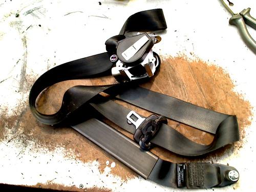 Cinto de segurança frente esquerdo OPEL COMBO Box Body/MPV (X12) 1.3 CDTI (B05) (90 hp) 33029475