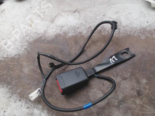 Used Seat buckle Seat buckle TOYOTA YARIS (_P13_) 1.3 (NSP130_, NSP130) (99 hp) 39720276 39720276