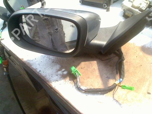 Used Left mirror Left mirror VOLVO C30 (533) D5 (163 hp) 32747351 32747351