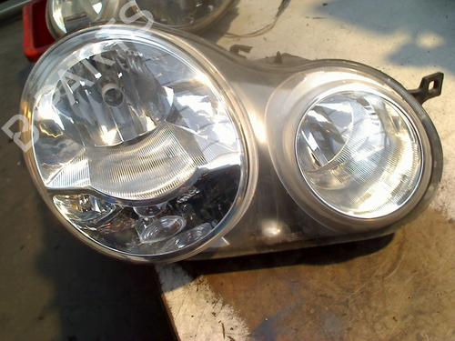 Faro destro VW POLO IV (9N_, 9A_) 1.2 12V (64 hp) 31260246