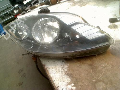 Phare droit SEAT LEON (1P1) 1.6 (102 hp) 31128144
