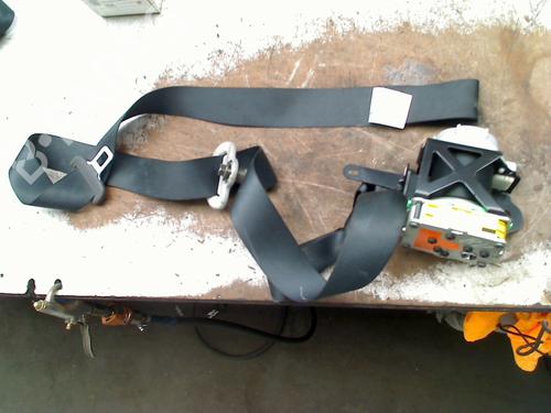 Sikkerhedssele foran højre Sikkerhedssele foran højre TOYOTA YARIS (_P9_) 1.3 VVT-i (SCP90_, SCP90R) (87 hp) 36809795 36809795