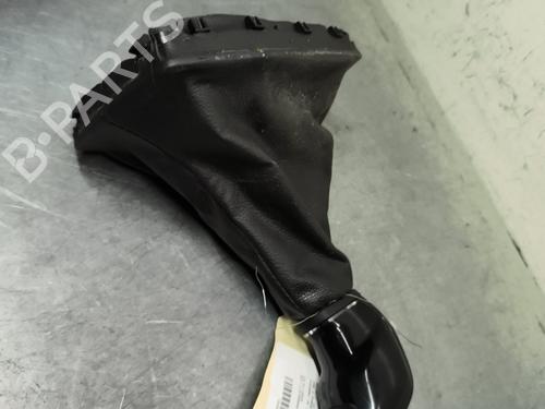 Used Shift knob Shift knob PEUGEOT 208 II (UB_, UP_, UW_, UJ_) 1.2 PureTech 75 (75 hp) 32995400 32995400