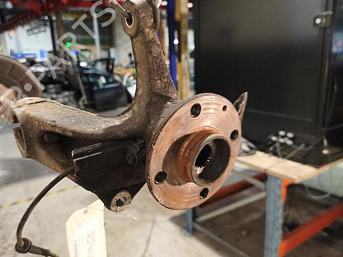 Used Left front steering knuckle Left front steering knuckle PEUGEOT 107 (PM_, PN_) 1.0 (68 hp) 40119957 40119957