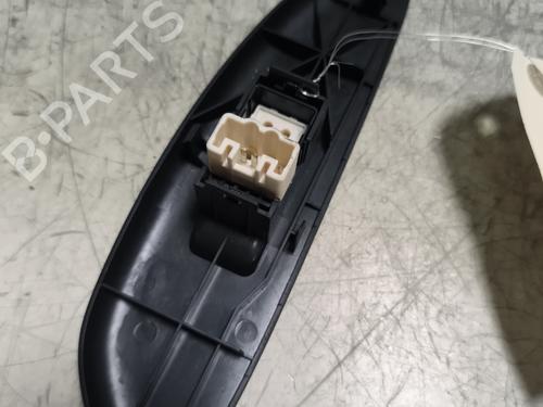 Used Right front window switch Right front window switch TOYOTA YARIS (_P1_) 1.0 (SCP10_, SCP10R) (65 hp) 25444496 25444496