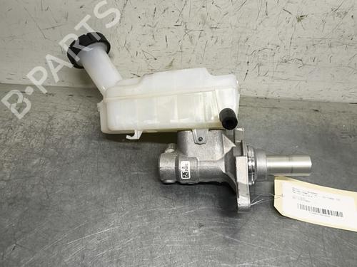 Used Brake master cylinder RENAULT CLIO V (B7_) 1.0 TCe 90 (B7MT) (91 hp) 30552761