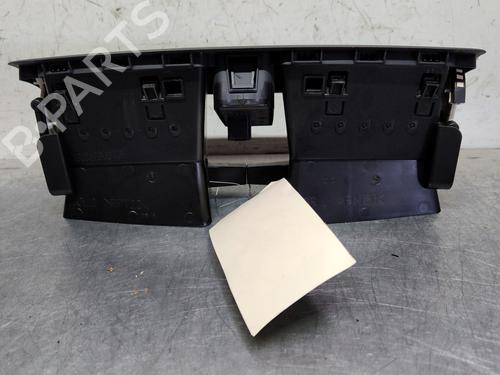 Used Air vent Air vent RENAULT MEGANE III Hatchback (BZ0/1_, B3_) 1.5 dCi (BZ09, BZ0D, BZ1W, BZ29, BZ14) (110 hp) 33870312 33870312