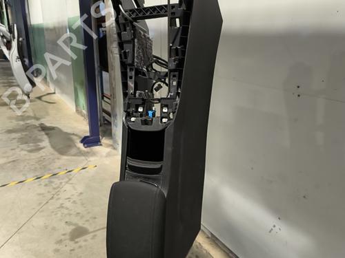Used Armrest / Center console Armrest / Center console PEUGEOT 308 SW II (LC_, LJ_, LR_, LX_, L4_) 1.2 THP 110 (110 hp) 33316127 33316127