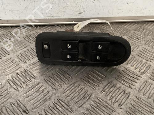Used Right front window switch Right front window switch RENAULT SCÉNIC II (JM0/1_) 1.9 dCi (JM14) (131 hp) 21698180 21698180