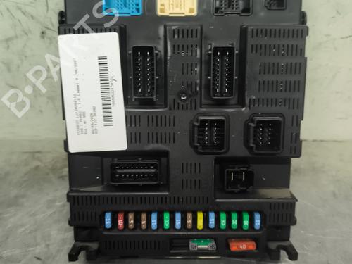 Used Fuse box Fuse box PEUGEOT 308 I (4A_, 4C_) 1.6 HDi (109 hp) 33051439 33051439