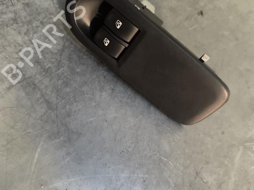 Used Left front window switch RENAULT CLIO III Grandtour (KR0/1_) 1.5 dCi (KR0G) (68 hp) 30553082