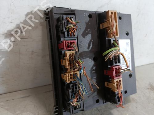 Used Fuse box Fuse box 27185972 27185972