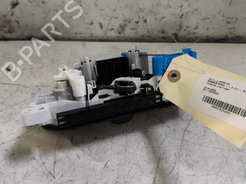 climate-control-dacia-duster-hs_-2010-2011-2012-2013-2014-2015-2016-2017-2018-25624851 main image