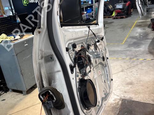 Used Right front door Right front door VW POLO IV (9N_, 9A_) 1.2 12V (64 hp) 40435064 40435064