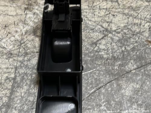 Used Right front window switch Right front window switch VW TIGUAN (5N_) 1.4 TSI (150 hp) 22893765 22893765