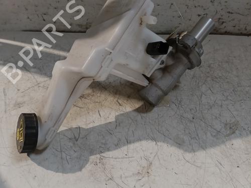 Used Brake master cylinder Brake master cylinder PEUGEOT 308 III (FB_, FH_, FP_, F3_, FM_) BlueHDi 130 (FBYHZL, FBYHZT) (131 hp) 28302261 28302261
