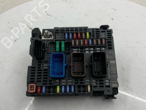 Used Fuse box Fuse box PEUGEOT 308 II (LB_, LP_, LW_, LH_, L3_) 1.2 THP 130 (131 hp) 39639227 39639227