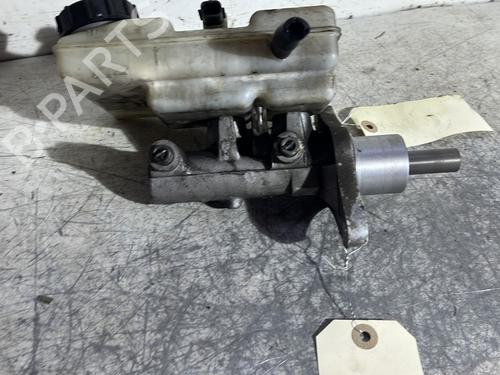 Used Brake master cylinder Brake master cylinder RENAULT MASTER III Van (FV) 2.3 dCi 145 FWD (FV0E, FV0F, FV0H, FV02, FV0M, FV0S,... (146 hp) 22905762 22905762