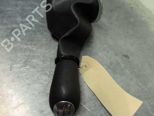 Used Shift knob RENAULT CLIO III (BR0/1, CR0/1) 1.2 16V Hi-Flex (BR1U, CR1U) (75 hp) 32995687