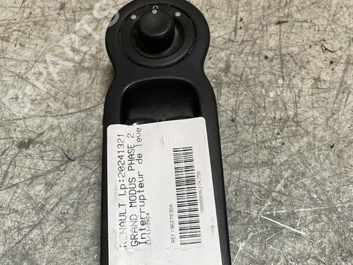 Used Left front window switch Left front window switch RENAULT MODUS / GRAND MODUS (F/JP0_) 1.5 dCi (FP0F, JP0F) (86 hp) 21720690 21720690