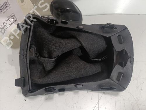 Used Shift knob Shift knob PEUGEOT 208 I (CA_, CC_) 1.6 BlueHDi 100 (100 hp) 21717689 21717689